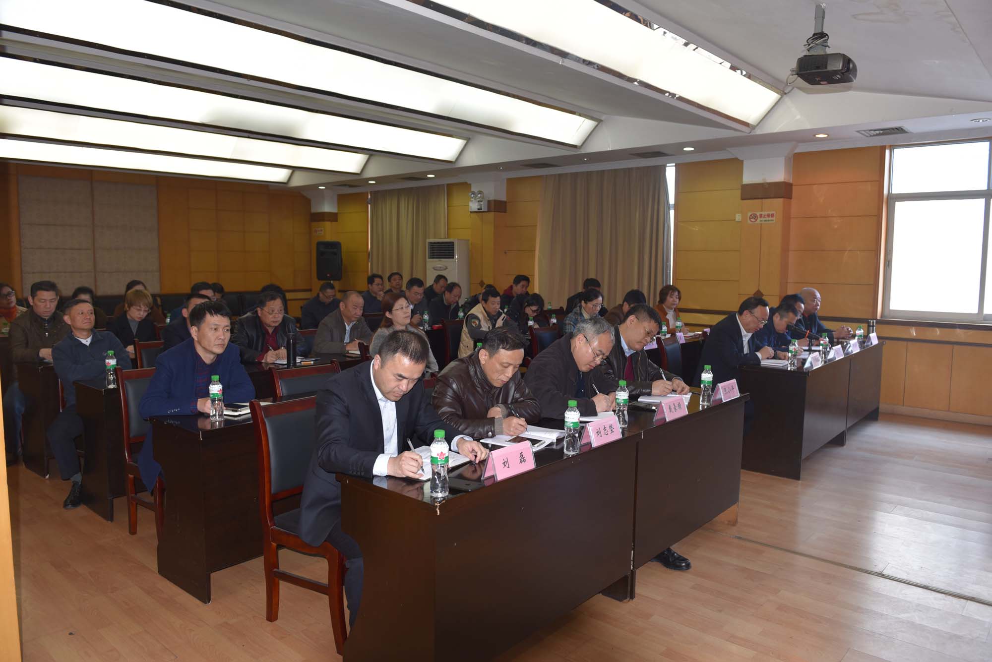 市政公用集團(tuán)領(lǐng)導(dǎo)到江西長運(yùn)宣布任命決定： 王曉被任命為股份公司黨委委員、黨委書記，推薦為董事、董事長（法定代表人）