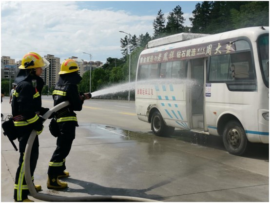 九江長(zhǎng)運(yùn)武寧公司開(kāi)展客運(yùn)車輛事故應(yīng)急演練