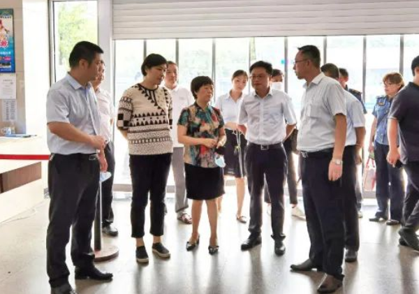 車(chē)小琴、熊敏一行檢查徐坊客運(yùn)分公司創(chuàng)建工作
