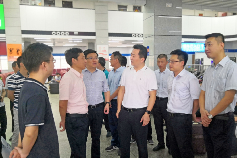 市政公用集團總經理萬義輝一行督導青山客運分公司文明創(chuàng)建工作