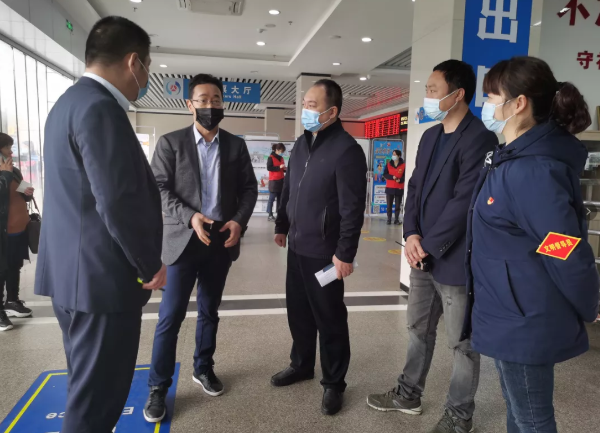 黃俊、穆孫祥先后深入徐坊客運(yùn)分公司督導(dǎo)文明創(chuàng)建、疫情防控、安全生產(chǎn)工作