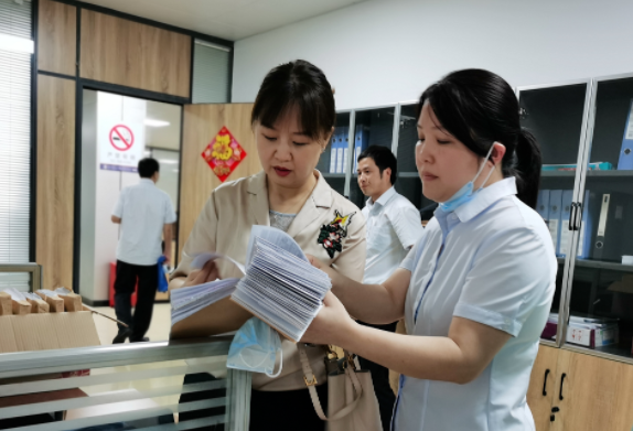 傅琳雁一行對徐坊客運(yùn)分公司開展“三公經(jīng)費(fèi)”問題專項(xiàng)核查督導(dǎo)工作
