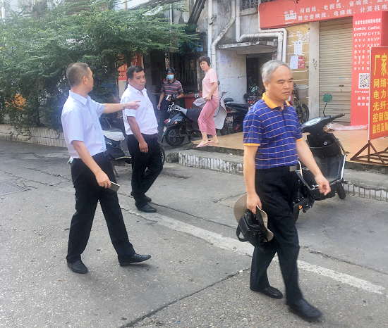 戴豪贛督導(dǎo)長鴻物業(yè)文明創(chuàng)建、疫情防控及安全生產(chǎn)工作