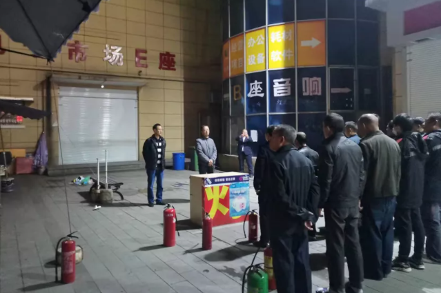 長(zhǎng)運(yùn)物業(yè) 持續(xù)開展八一大道長(zhǎng)運(yùn)商圈夜間突發(fā)事件聯(lián)動(dòng)演練