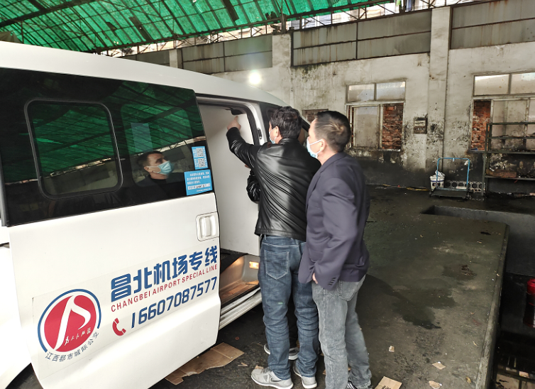 都市城際公交 車輛安裝隔離板 為隔離轉(zhuǎn)運加上防護(hù)墻