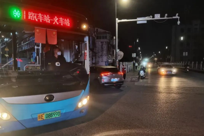 同心抗疫 || 婺源公交:調(diào)配運力 助力復(fù)工復(fù)產(chǎn)