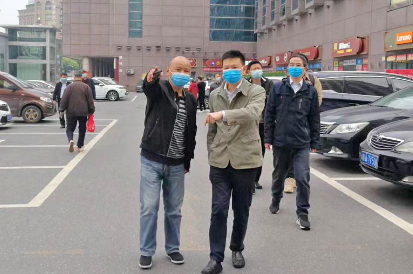 黃俊督導(dǎo)長運(yùn)物業(yè)、大通物流疫情防控工作