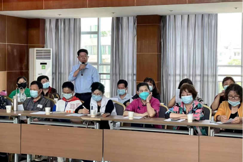 鷹潭公交 參加老年大學公交保障意見反饋會
