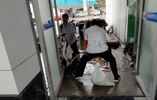 都市城際公交:暴雨來襲 青山客運(yùn)站積極應(yīng)對(duì)