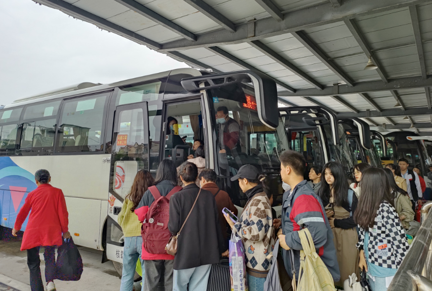 撫州長(zhǎng)運(yùn)：金溪分公司圓滿完成 “五一”小長(zhǎng)假旅客運(yùn)輸任務(wù)
