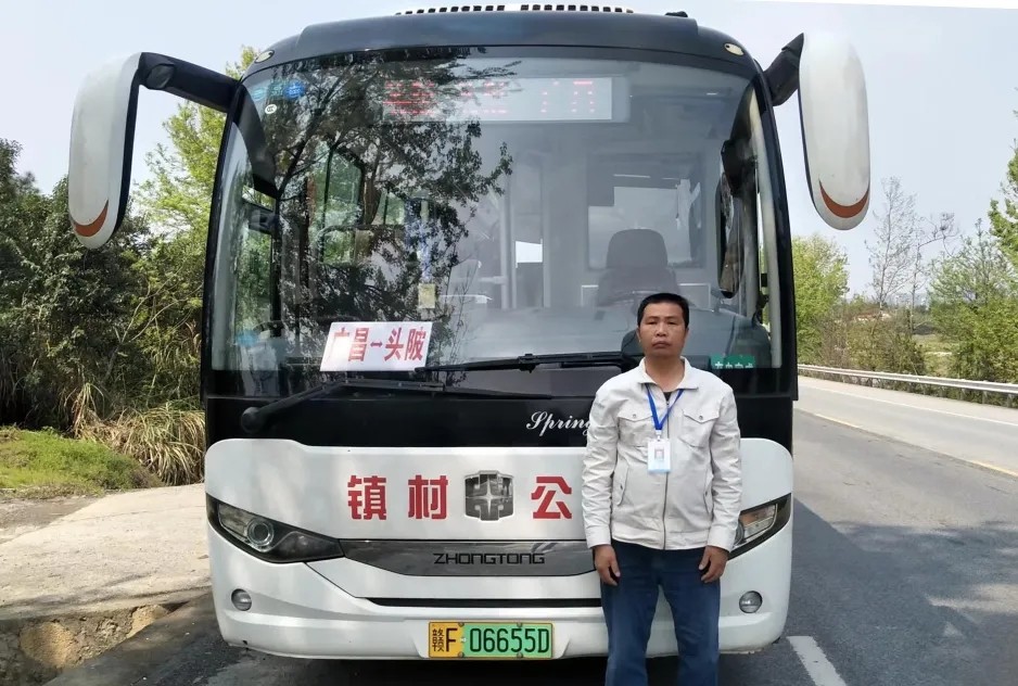 撫州長(zhǎng)運(yùn):路遇車禍 公交駕駛員第一時(shí)間救人