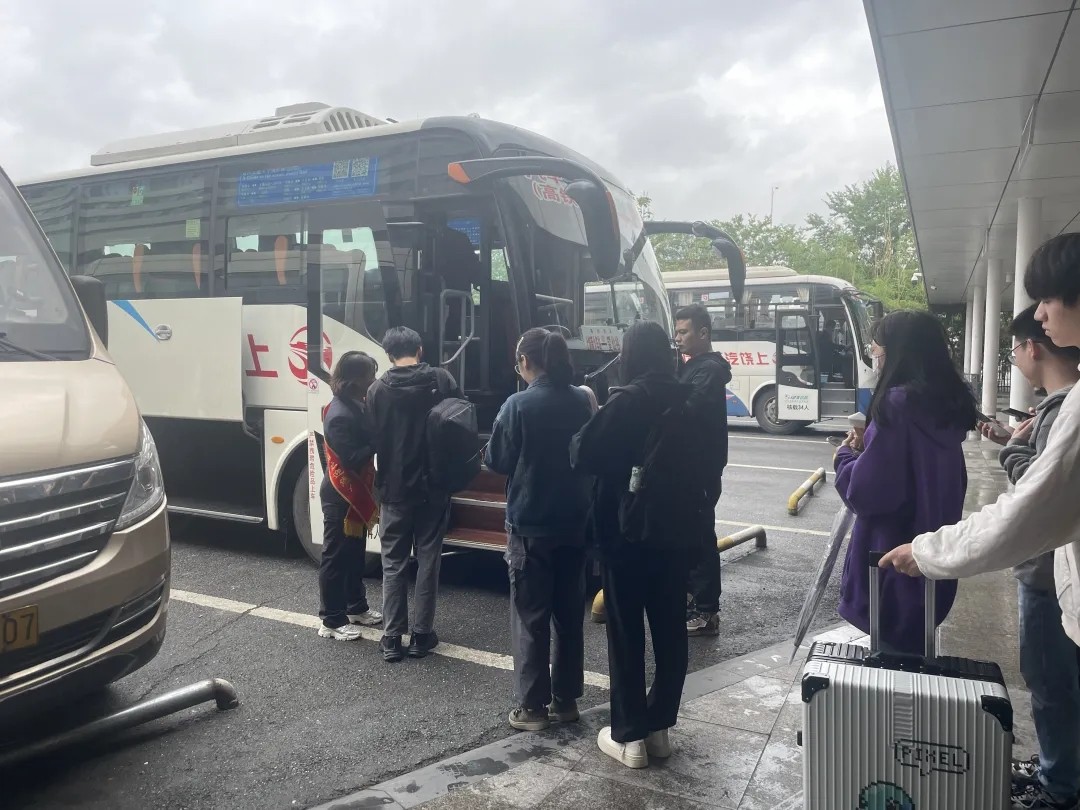 上饒汽運：“五一”期間 景區(qū)直通車用服務圈粉無數
