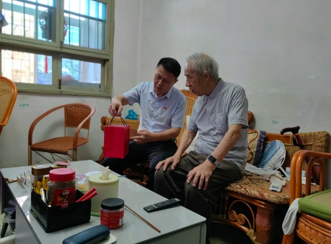 萍鄉(xiāng)長運(yùn):濃濃關(guān)懷情 溫暖黨員心