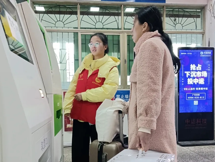 撫州長運:溫暖護(hù)航 春運志愿者的堅守