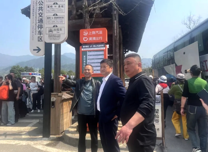占梁先后前往婺源、景德鎮(zhèn)調(diào)研站點巴士運營情況