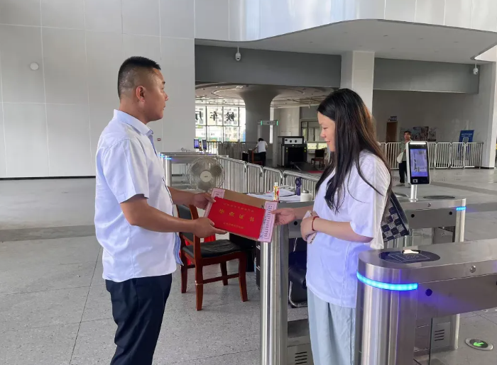 撫州長運(yùn)：暖心！守護(hù)準(zhǔn)大學(xué)生入學(xué)夢